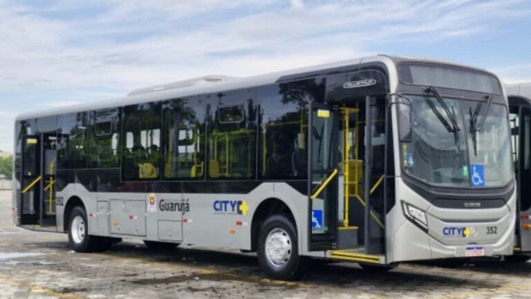 Decisão judicial evita paralisação total e assegura ônibus nos horários de pico em Guarujá (SP)