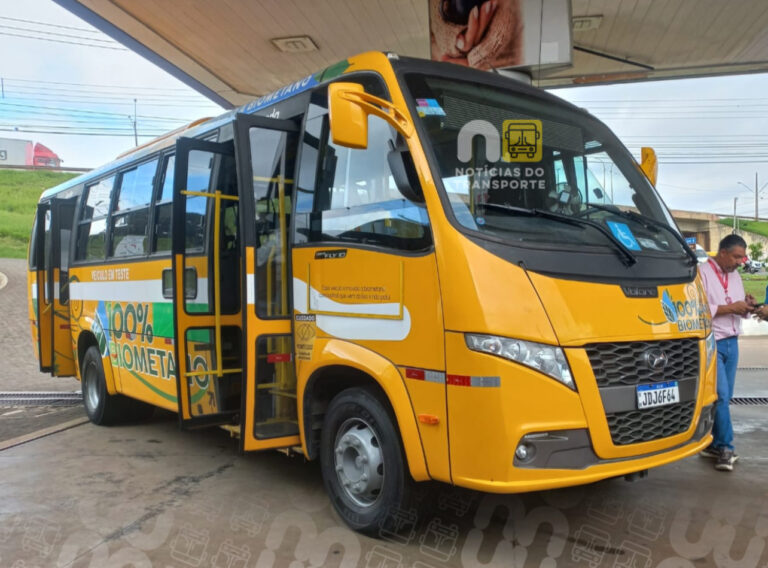 Micro-ônibus a gás chega às ruas de Londrina e começa testes com passageiros