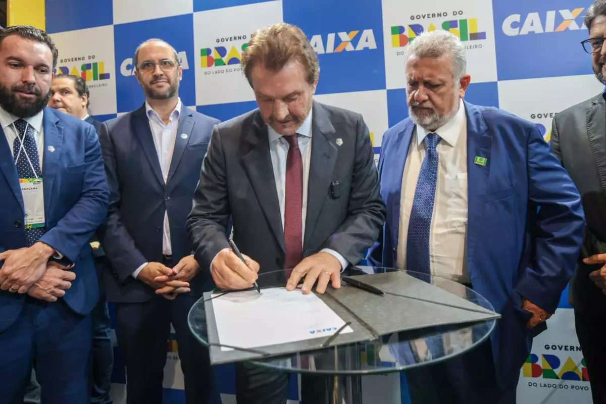 Praia Grande firma acordo para ônibus elétricos e projeta economia milionária no transporte
